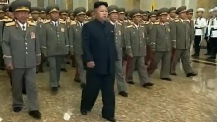 Severokórejský líder mal problémy pri chôdzi