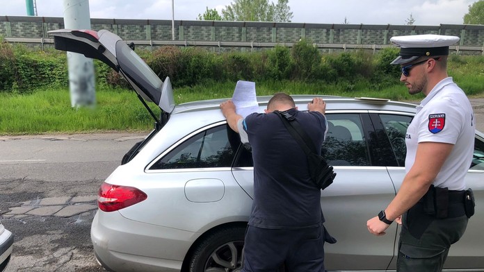 Polícia zadržala vodiča, jazdil pod vplyvom drog.
