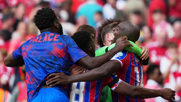 Crystal Palace oslavuje historický zisk anglického Superpohára. Liverpoolu nestačili ani góly nových posíl