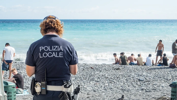 Obľúbená destinácia pokutuje za nevhodné oblečenie v uliciach miest. Turistov to môže vyjsť draho