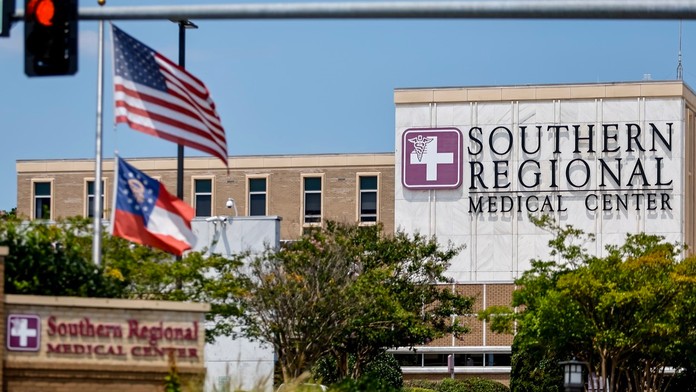 Lekárka pri pôrode odtrhla dieťaťu hlavu. Rodičia tvrdia, že nemocnica sa to snažila ututlať