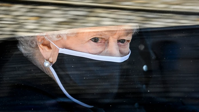 Najaktuálnejšia fotografia Alžbety II. na pohrebe manžela princa Philipa