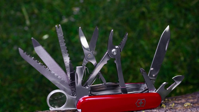 Švajčiarsky armádny nôž sa po sto rokoch dočká zásadnej novinky. Výrobca reaguje na zmeny vo svete