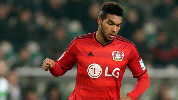 Na archívnej snímke z 31. októbra 2015 hráč Leverkusenu Jonathan Tah.