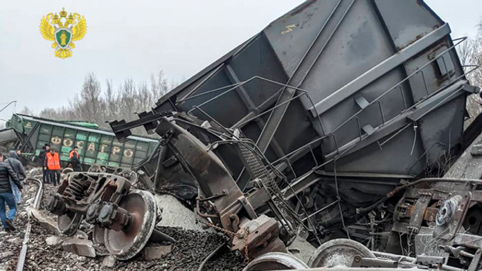 Na snímke vykoľajený vlak v ruskej Riazanskej oblasti.