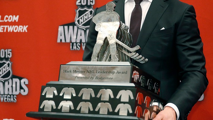 Na archívnej snímke Cena Marka Messiera, ktorá sa v NHL udeľuje za vodcovstvo.