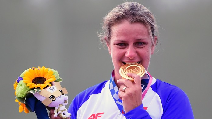 Zuzana Rehák Štefečeková so zlatou medailou.