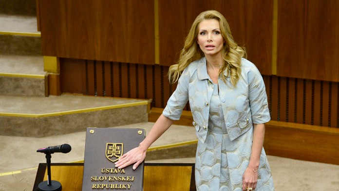 Petra Krištúfková (Sme rodina) skladá poslanecký sľub.