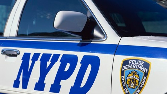 Muž hodil ročné dieťa do odpadovej šachty. Zázrakom prežilo len s ľahkými zraneniami