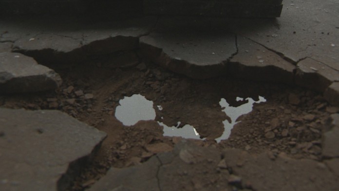 Diera na Moste SNP v Bratislave.