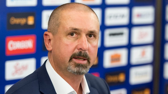 Tréner hokejovej reprezentácie Zdeno Cíger. 