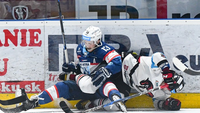 Michal Krištof z Nitry a Patrik Lamper z Banskej Bystrice v prvom semifinálovom zápase.