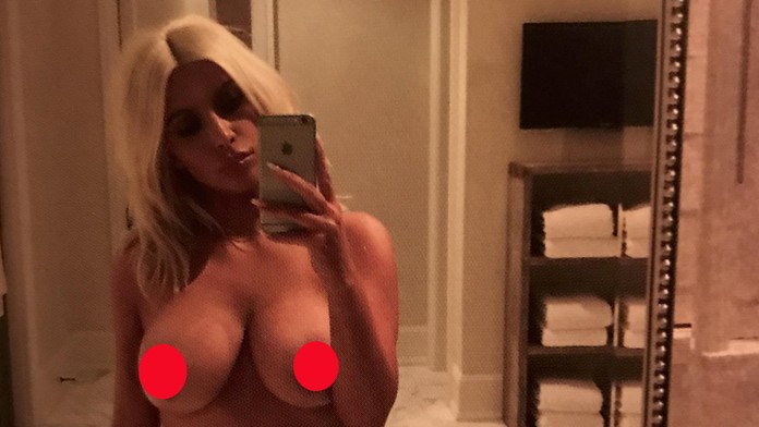 Kim zverejnila nahú fotku s cenzúrou, unikla však aj originálna verzia
