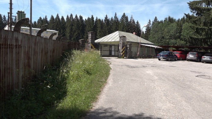 Tristotisíc nábojov zmizlo z vojenského skladu v Sklenom.