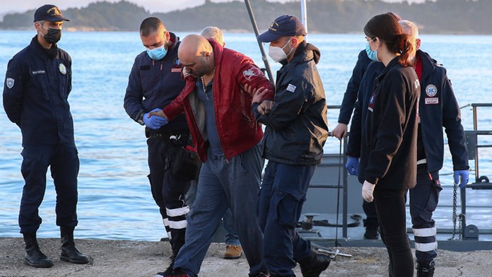Pre požiar evakuovali cestujúcich z výletnej lode v Íonskom mori.