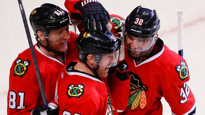 Marián Hossa (vľavo) so spoluhráčmi Michalom Rozsivalom (stred) a Bradom Richardsom (vpravo).