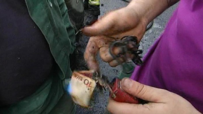 Dodávka zhorela, peniaze na pivo prežili