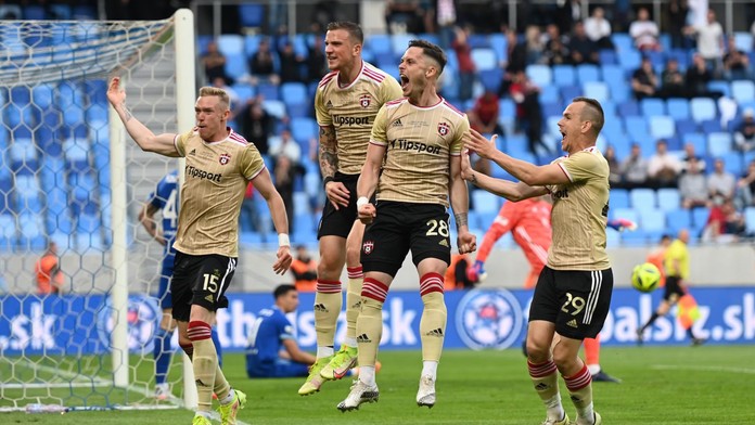 Koštrnova cesta z Premier league do štvrtej ligy a ako vznikol názov Bíli Andeli? Štvrtý diel nesklame