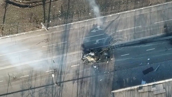 Ruská invázia na Ukrajinu sa zastavila na všetkých frontoch. Rusko sa čoraz viac zameriava na letecké útoky