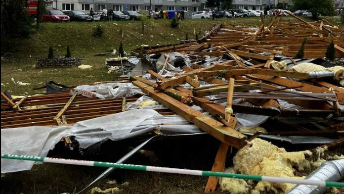 Na snímke škody po veternej smršti, ktorá sa prehnala Gelnicou.