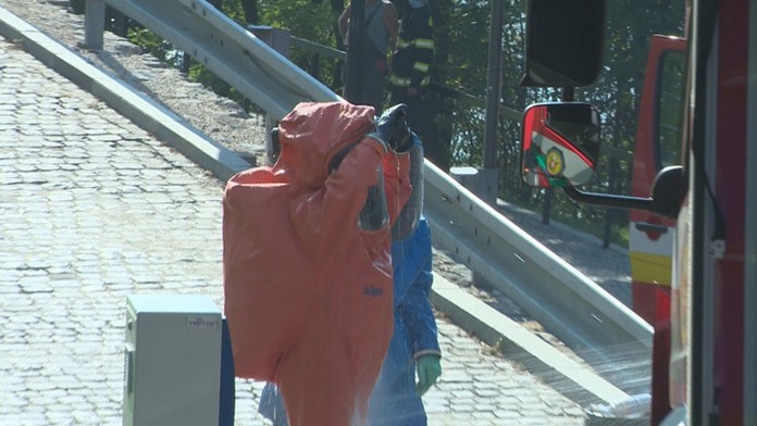 V parlamente zasahovali hasiči, poslanci dostali listy s práškom.