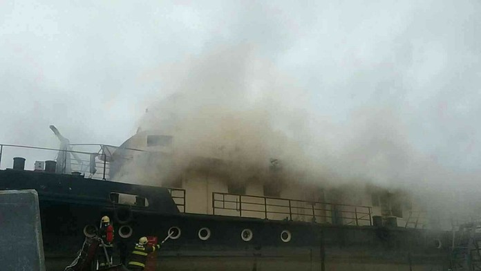 Požiar lode v Bratislave.