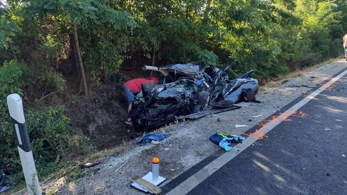 FOTO: Pri tragickej dopravnej nehode v Maďarsku zomreli v piatok dvaja Slováci. Toto ostalo z ich auta