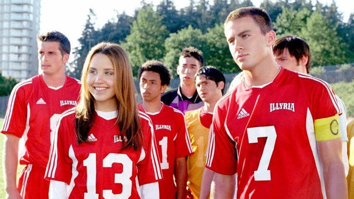 Amanda Bynes a Channing Tatum vo filme Ona je on (2006)