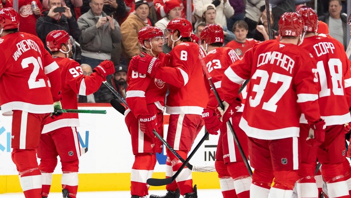 Detroit rozhodol o výhre gólom v oslabení. Red Wings však prišli o brankársku jednotku