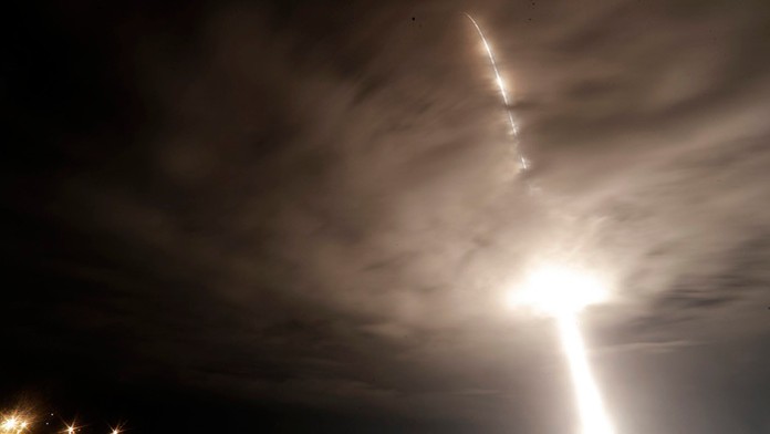 Kozmická loď Crew Dragon sa pripojila k vesmírnej stanici ISS.