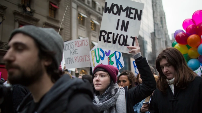 Pochod žien na protestnej akcii v New Yorku.