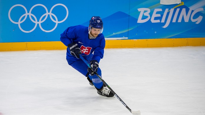 Slovenský hokejový reprezentant Michal Krištof počas tréningu pred ZOH 2022.