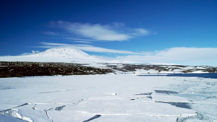 Prírodný úkaz, pri ktorom zbohatnete o 6 000 eur denne. Najvyššia aktívna sopka Antarktídy chrlí zlatý prach