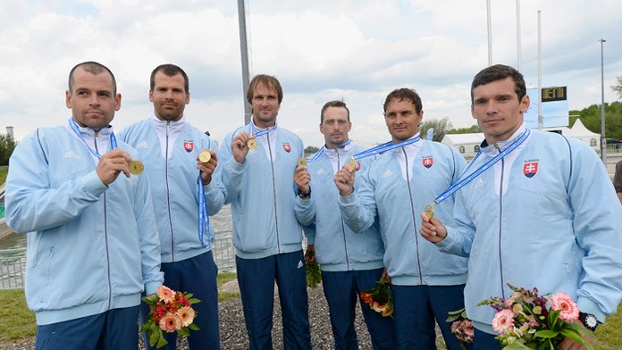 Zlatá hliadka C2  na ME (zľava Pavol a Peter Hochschorner, Ladislav Škantár, Tomáš Kučera, Peter Škantár a Ján Bátik vo Viedni.