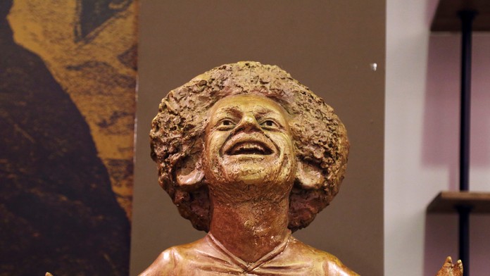 Bronzová socha Mohameda Salaha.