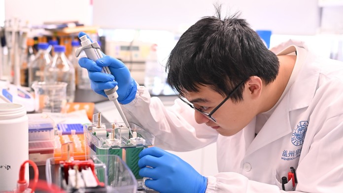 Čínski vedci objavili doteraz neznámy vírus. Prenášajú ho kliešte a je schopný nakaziť aj človeka