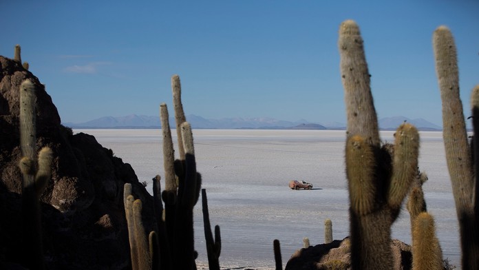 Japonec Jun Mitsuhaši z Japonska so spolujazdcom Alainom Guehennecom z Francúzska na Toyote počas 8. etapy.