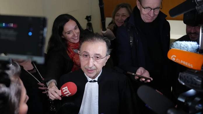 Tvrdili, že sa narodila ako muž. V prípade Brigitte Macronovej odsúdili všetkých obvinených za šikanu