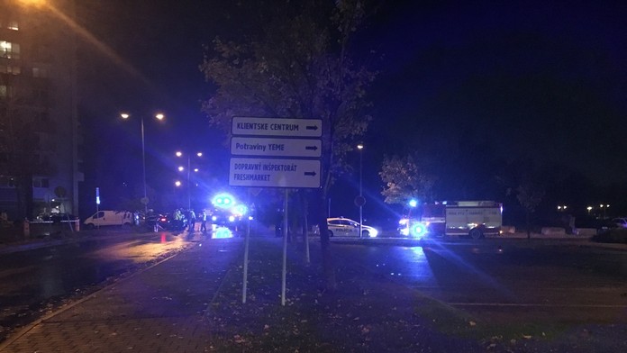 Požiar pri železničnej stanici Bratislava Nové Mesto.