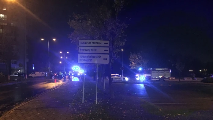 Požiar pri železničnej stanici Bratislava Nové Mesto.