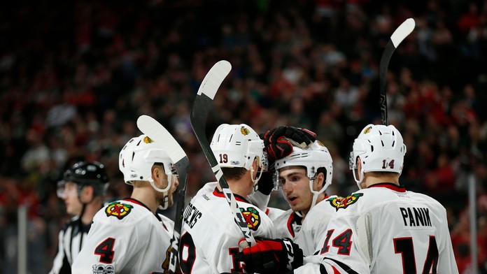 Hráči Chicaga Blackhawks sa tešia z gólu do siete Minnesoty.