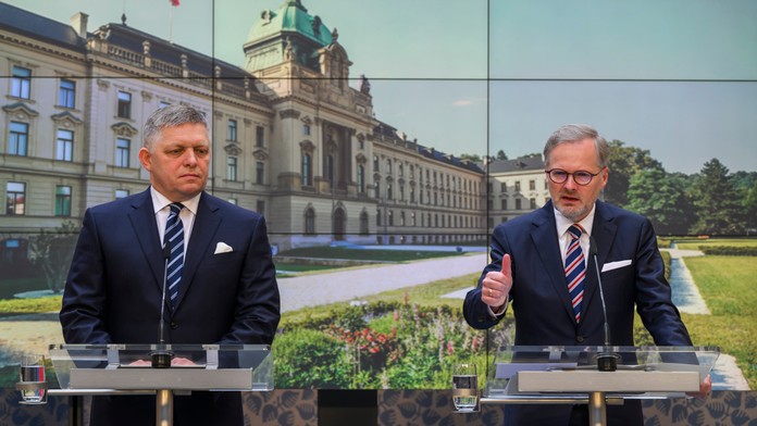 Fico napísal list českému premiérovi: Milý Petr, Slovensko je suverénna krajina