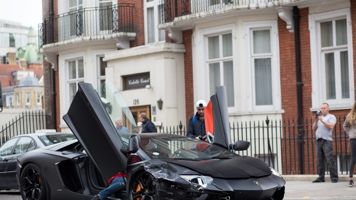 Lamborghini Aventador havarovalo v Londýne