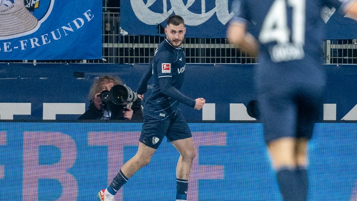 Matúš Bero rozhodol o výhre Bochumu. Zápas bol viackrát prerušený pre správanie fanúšikov