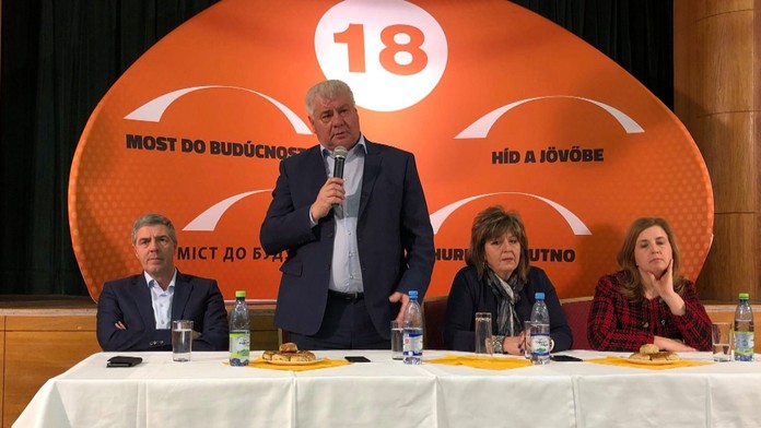 Alpská lyžiarka Tina Robniková reaguje v cieli obrovského slalomu v Kranjskej Gore.