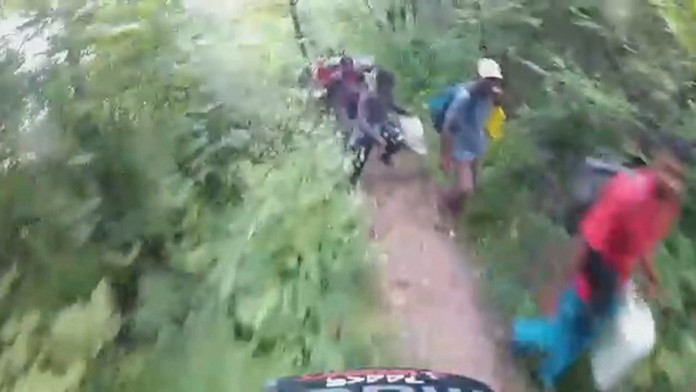 Cyklista objavil tajnú cestu migrantov