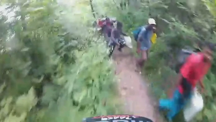 Cyklista objavil tajnú cestu migrantov