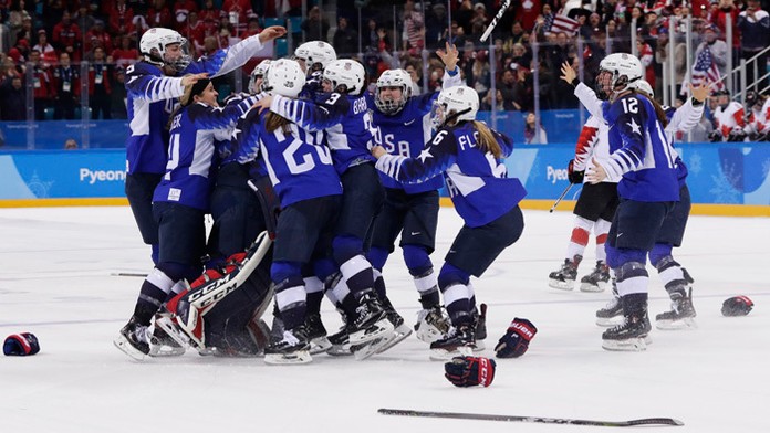 Hokejistky USA získali zlaté medaily na ZOH v Pjongčangu.