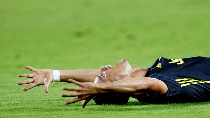 Cristiano Ronaldo zúri po udelení červenej karty.