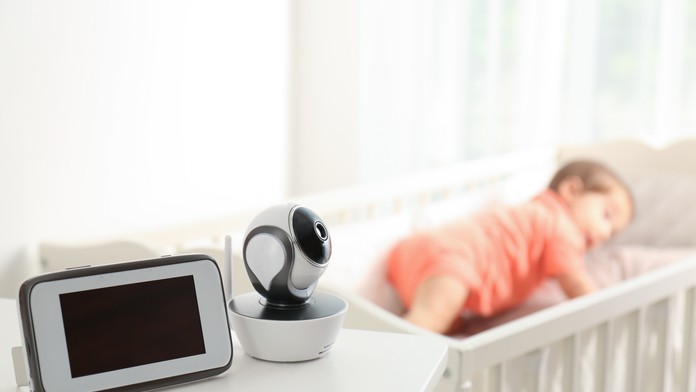 Rodičia zažili nočnú moru: Hacker sa v noci prihováral ich dieťaťu cez baby monitor